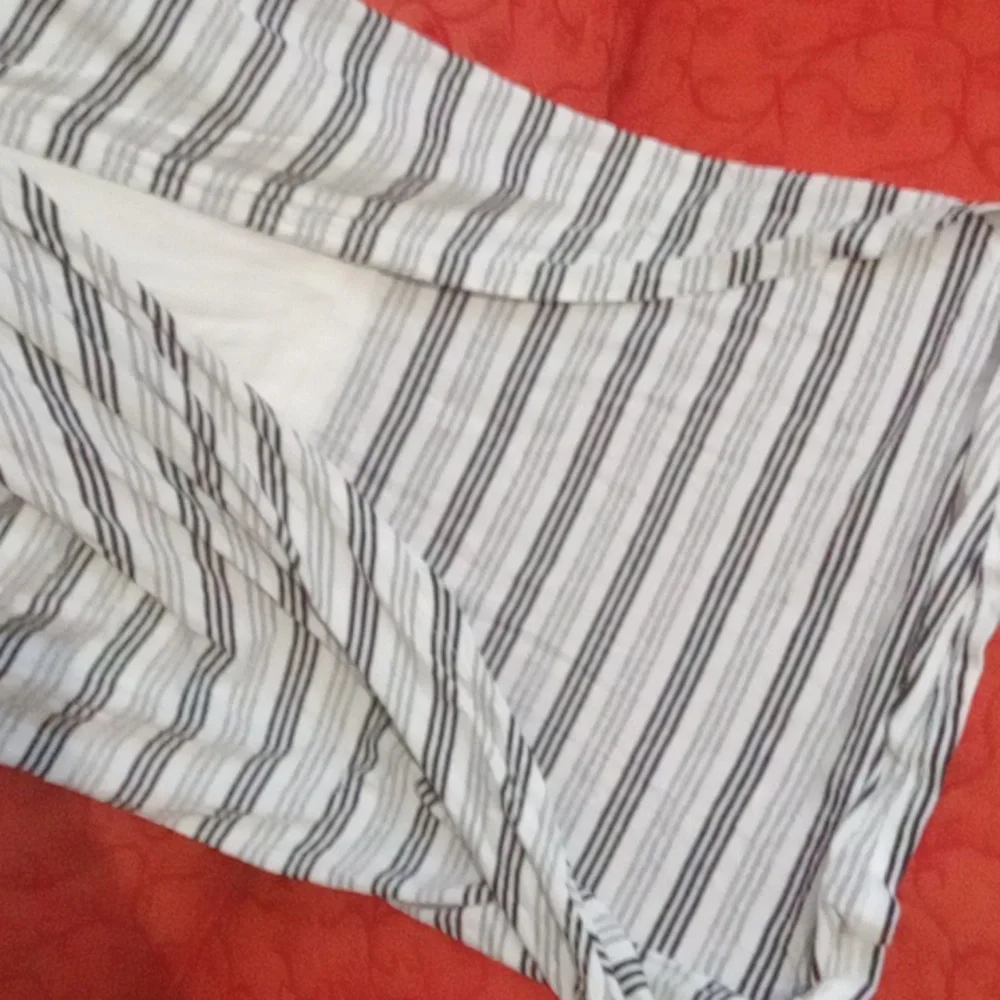 Nwt Izzy & Me Black and White Striped Skiet With Front Slit Wrap - Picture 3 of 4